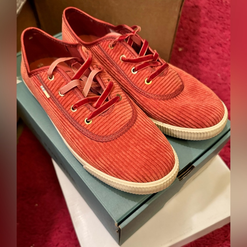 Tom’s Carmel shoes size 8